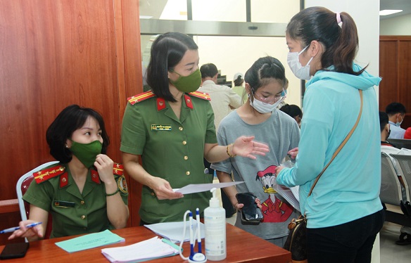 Người dân gửi thư cảm ơn chiến sỹ Công an làm công tác quản lý xuất nhập cảnh